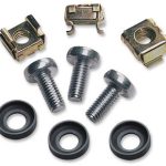 711081 Juego de tornillos, tuercas enjauladas y arandelas plásticas (juego de 50).