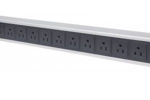 713955 Barra multicontactos vertical con 12 salidas - Contactos tipo NEMA, control y protección: interruptor neumático sencillo, cable 1.6 mts