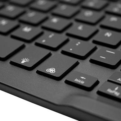 FUNDA PROTECTOR C/TECLADO RECARGABLE, MAGNÉTICO, RETROILUMINADO, RGB, BLUETOOTH V3.0